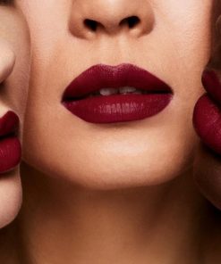 son-TF-velvet-cherry-model-lip